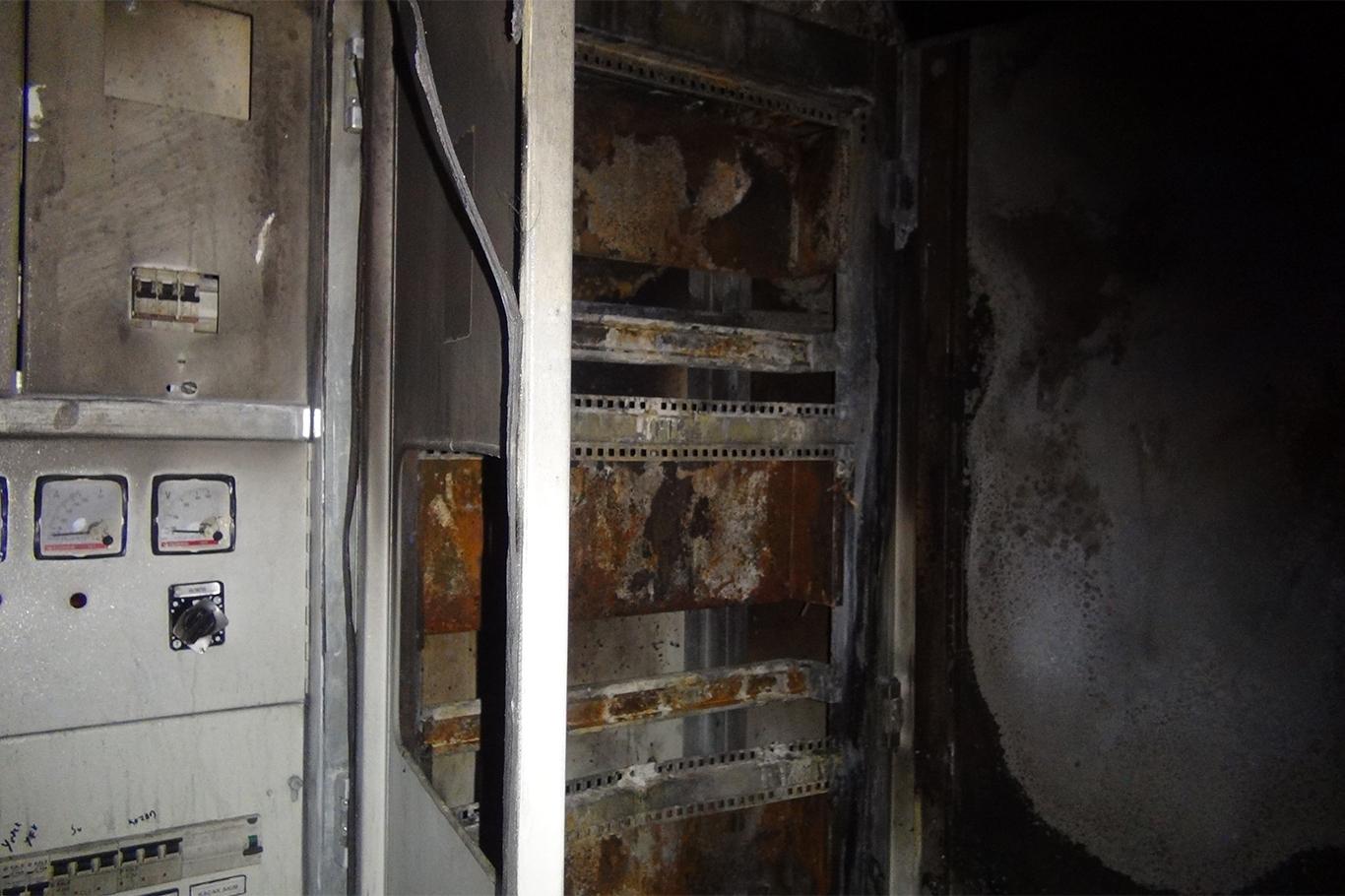 Elektrik panosu yanan bina sakinleri mağduriyet yaşıyor